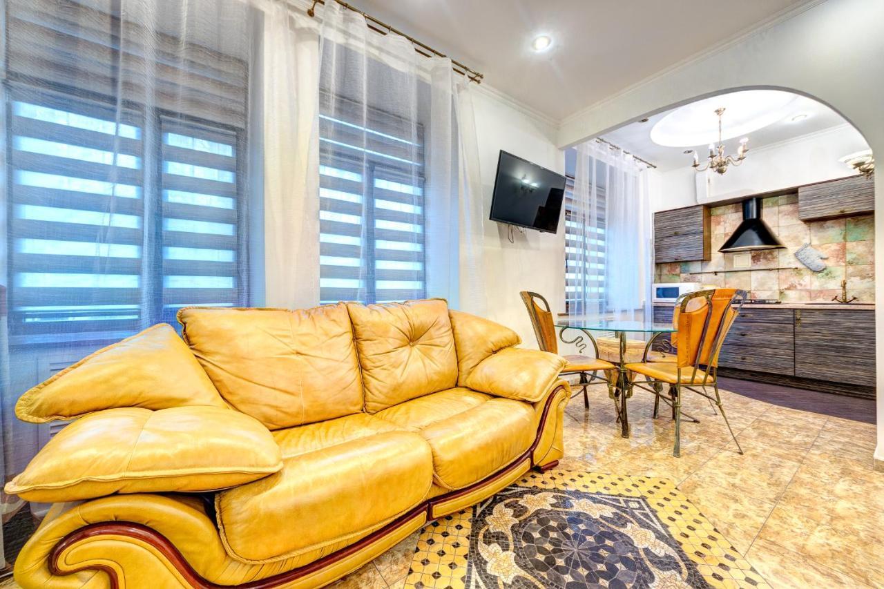 Світло! Vip Apartment In The Druzhby Narodiv Metro Station 基輔 外观 照片