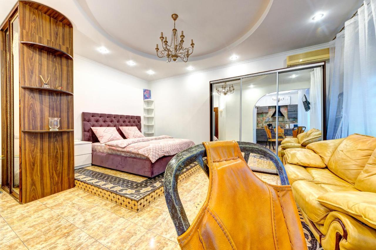 Світло! Vip Apartment In The Druzhby Narodiv Metro Station 基輔 外观 照片